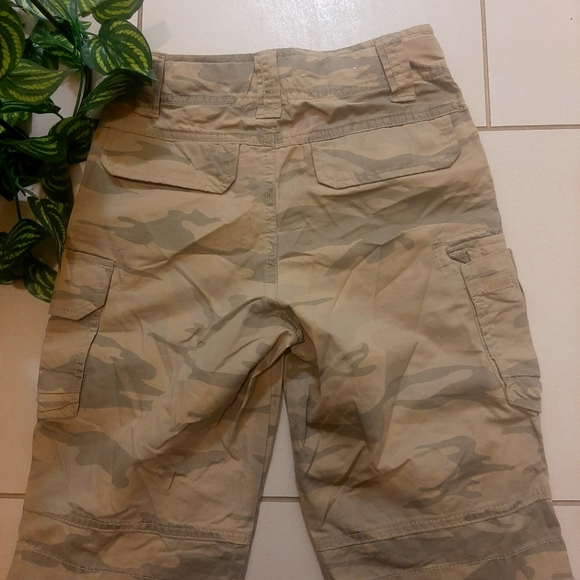 Old navy cargo  short - Picture 4 of 4
